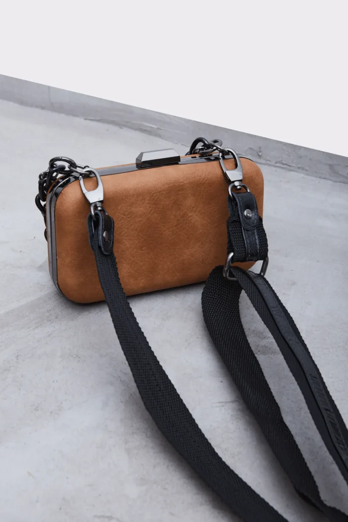 Box Chain Τσάντα Εξοδου Κονιακ - Image 5