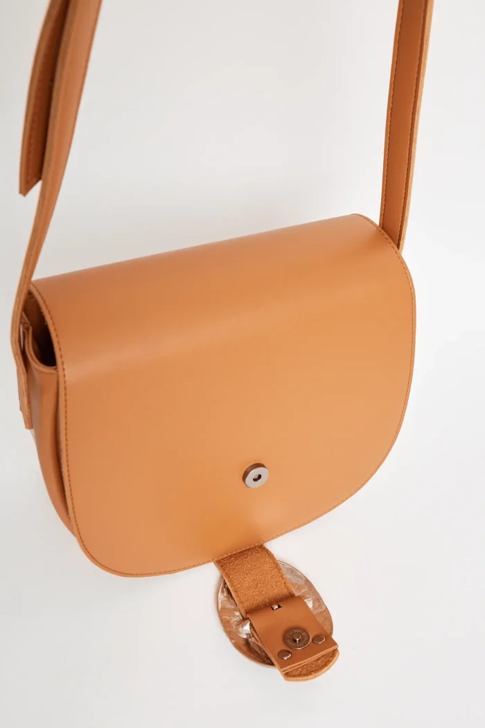 In The Island Crossbody XL Cognac - Image 4