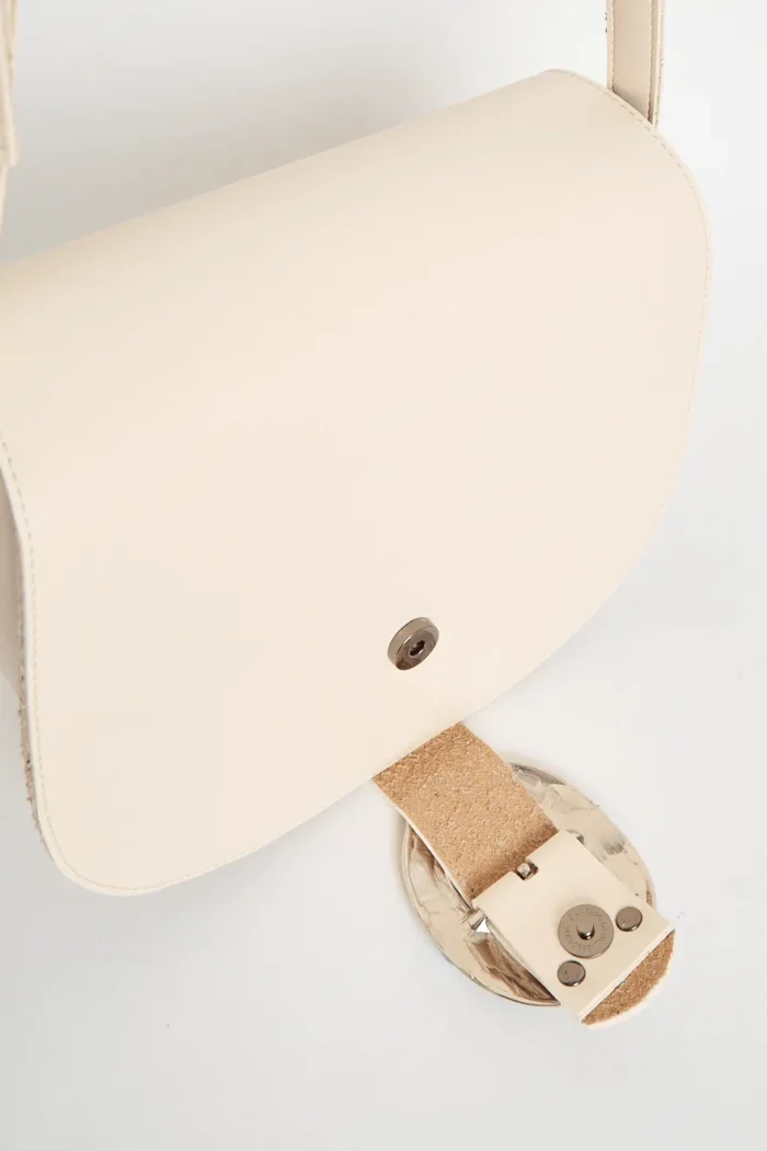 In The Island Crossbody XL Creme - Image 4