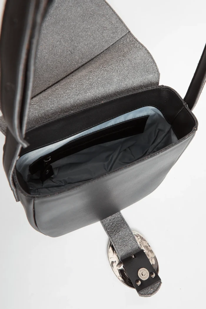 In The Island Crossbody XL Black - Image 5