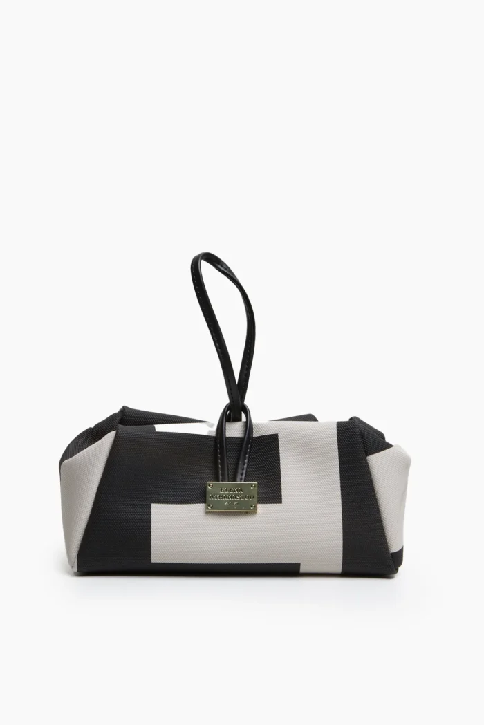 FW25-BAGS-PRODUCT-139_result-1.webp EA Logo Lunchbag - Image 1