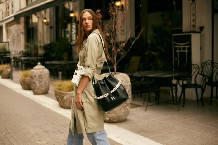 Chain Pouch Bag Black - Image 3