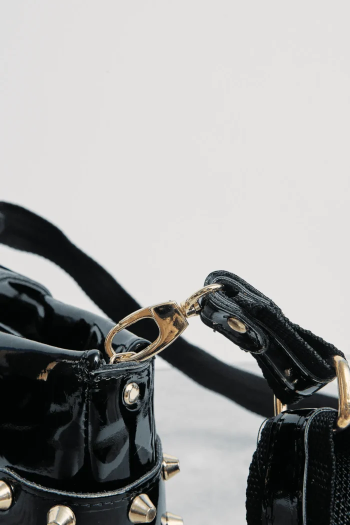 City Lady Vinyl Clutch Bags Black Gold - Image 4